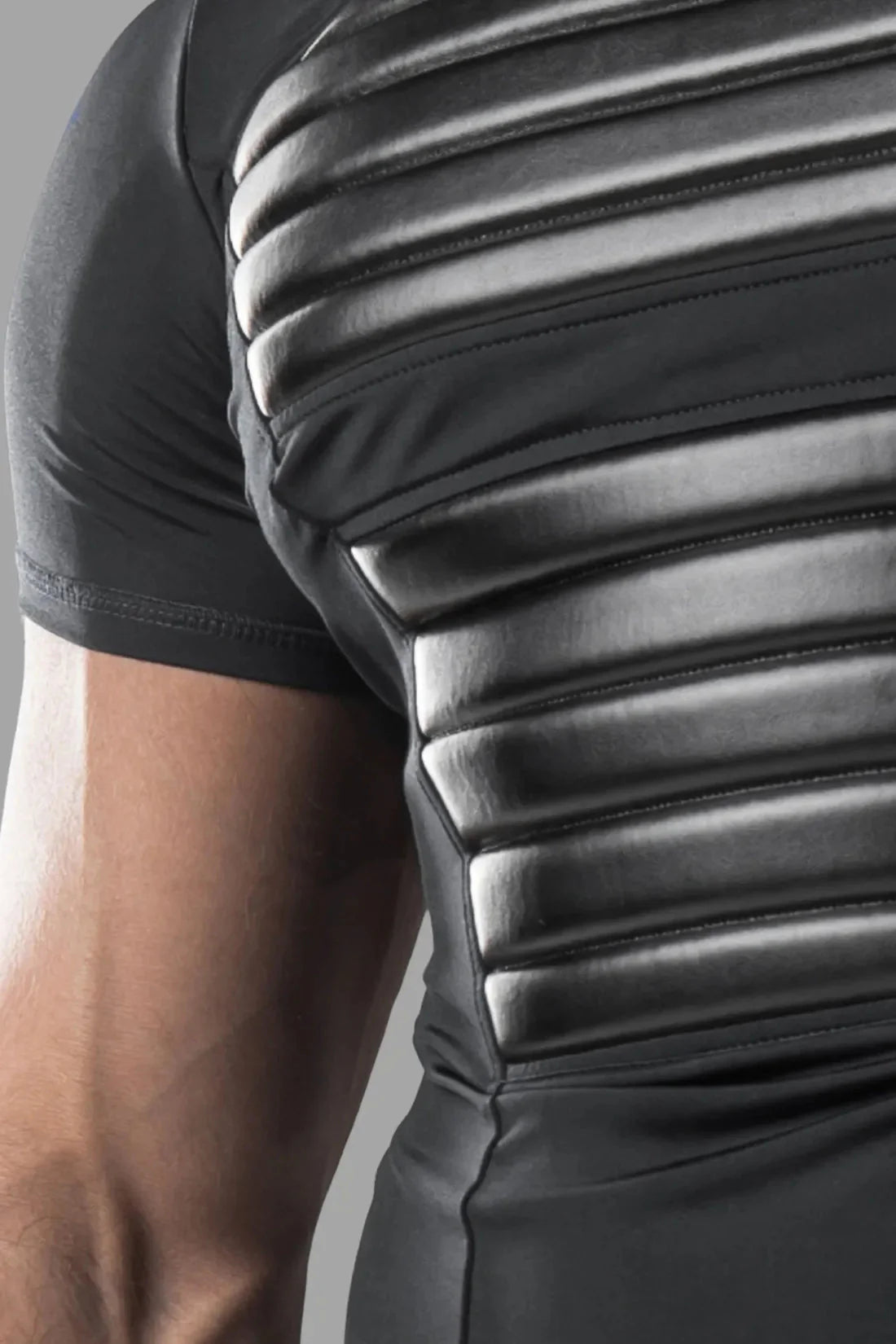Armored. Men's T-Shirt. Spandex. Front Pads. Black - MTP104 - Y1 - www.maskulo.berlin - Local store