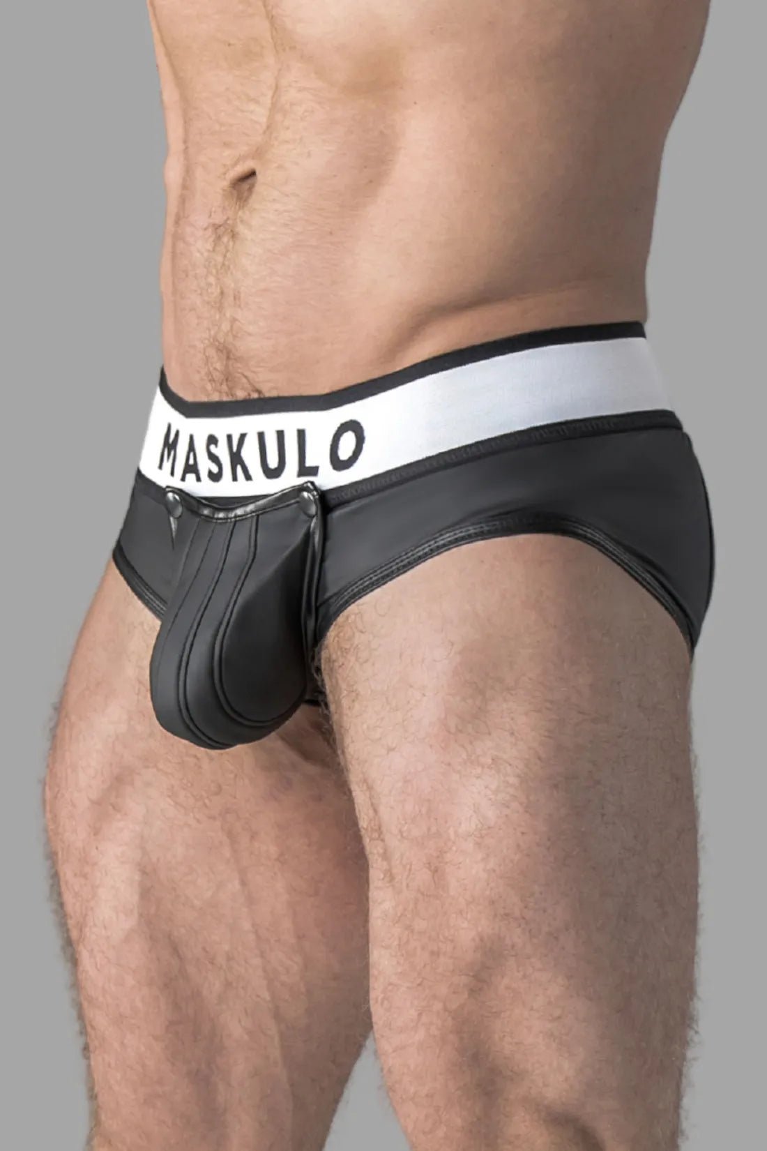 Armored. Rubber look Briefs. Detachable pouch. Open rear. Black - MBR107 - Y5 - www.maskulo.berlin - Local store