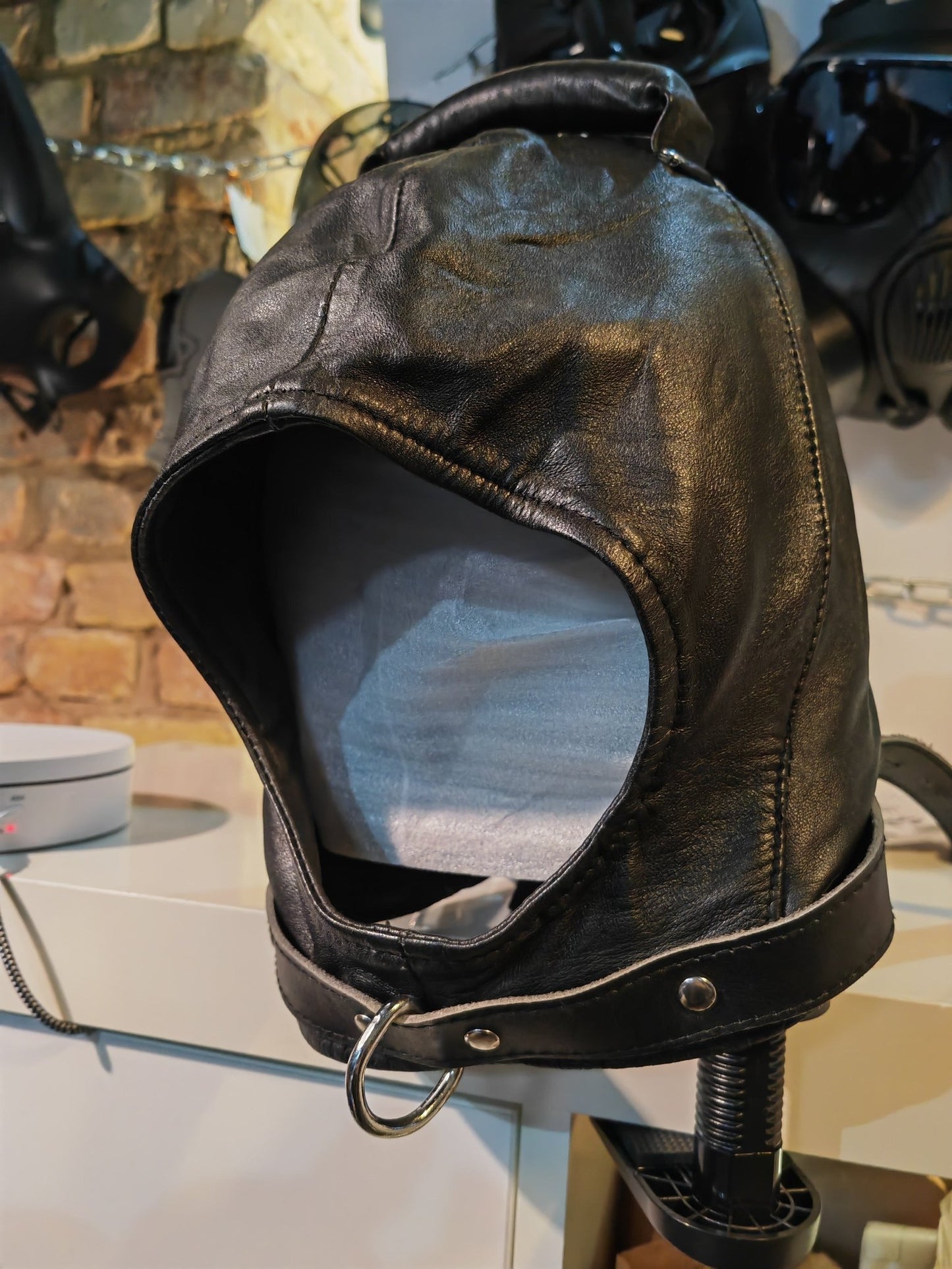 BDSM hood with handle. Genuine leather. Used - MBGS0013 - www.maskulo.berlin - Local store