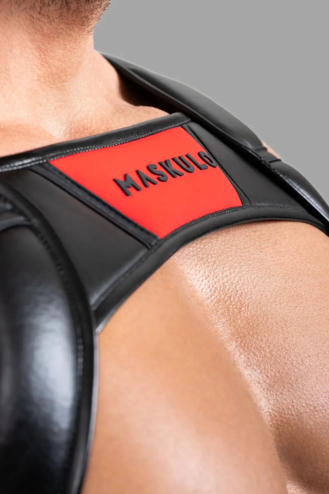 Body Harness with Push - up Effect. Black and Red - MHR119 - Y5 - www.maskulo.berlin - Local store