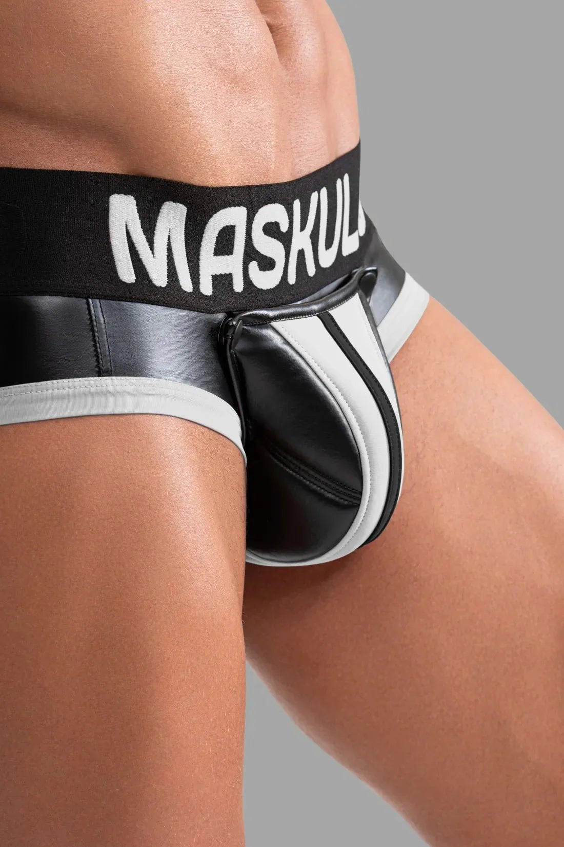 Briefs with Pads. Black and White - MBR131 - Y4 - www.maskulo.berlin - Local store