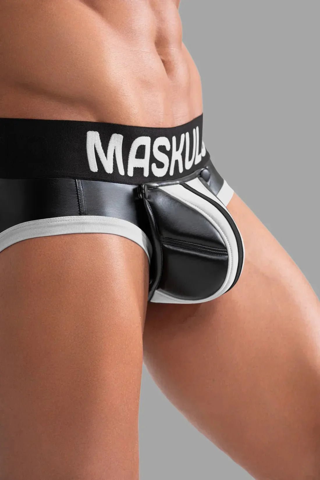 Briefs with Pads. Black and White - MBR131 - Y4 - www.maskulo.berlin - Local store