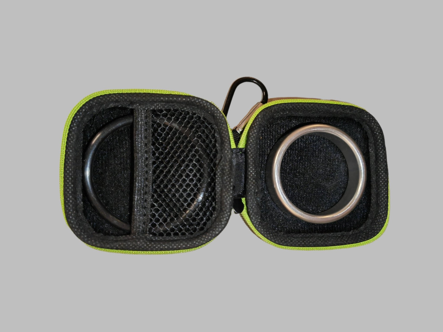 Carabiner case 7 cm. Black+Green - MGC103 - YX - www.maskulo.berlin - Local store