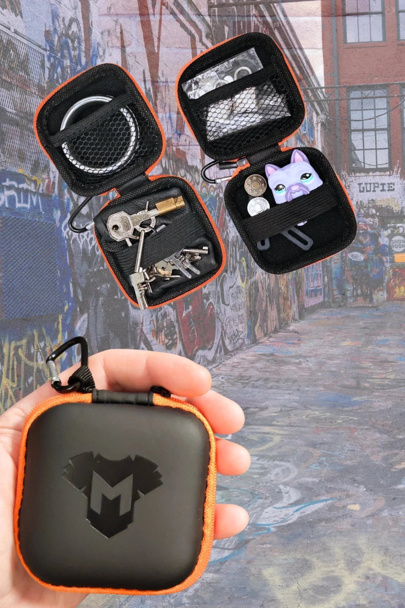 Jax Wanderlust. Mini Zip - Case with Carabiner. Black + Orange - MCS104 - YX - www.maskulo.berlin - Local store