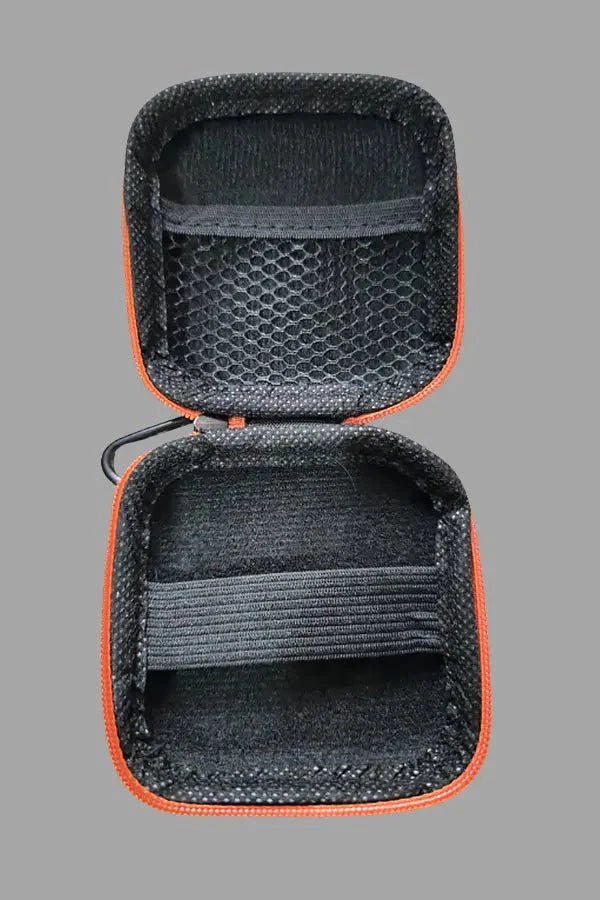 Jax Wanderlust. Mini Zip - Case with Carabiner. Black + Orange - MCS104 - YX - www.maskulo.berlin - Local store