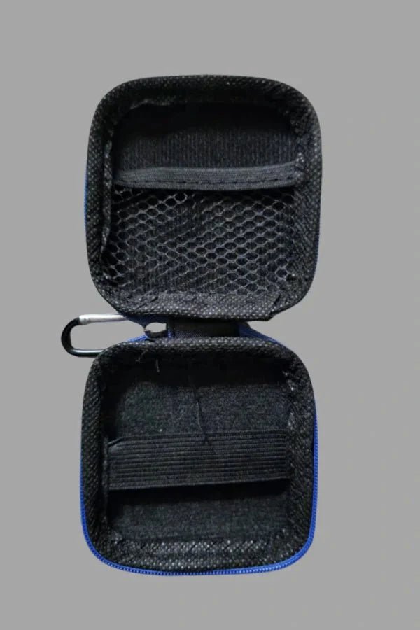 Jax Wanderlust. Mini Zip - Case with Carabiner. Black + Royal Blue - MCS105 - YX - www.maskulo.berlin - Local store