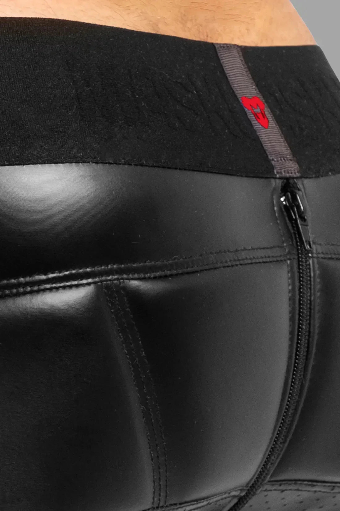 Men's Shorts with Pads. Zippered rear. Black and Red - MSH113 - Y5 - www.maskulo.berlin - Local store