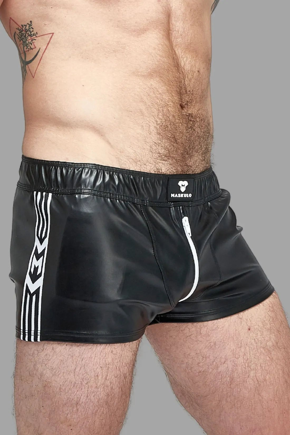 Skulla. Leatherette Jogging Shorts. Black+White - MSH103 - Y1 - www.maskulo.berlin - Local store