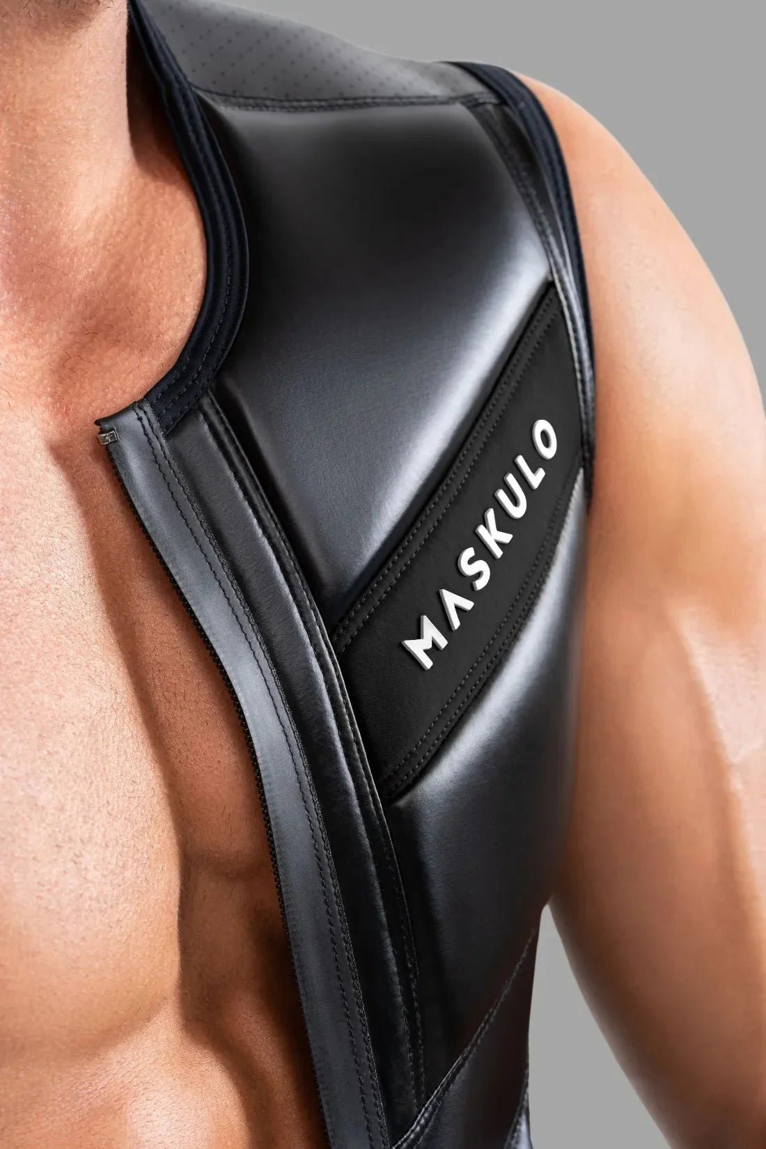 Zippered Vest. Black - MTP109 - Y2 - www.maskulo.berlin - Local store