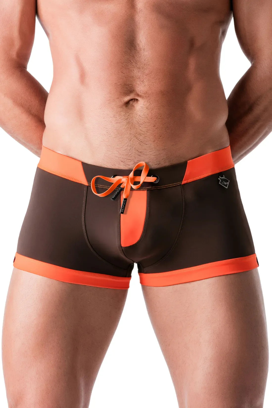 Badeshorts mit Reißverschluss-Imitat auf der Vorderseite. Braun+Orange