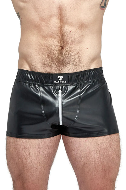 Skulla. Joggingshorts aus Kunstleder. Schwarz+Weiß 