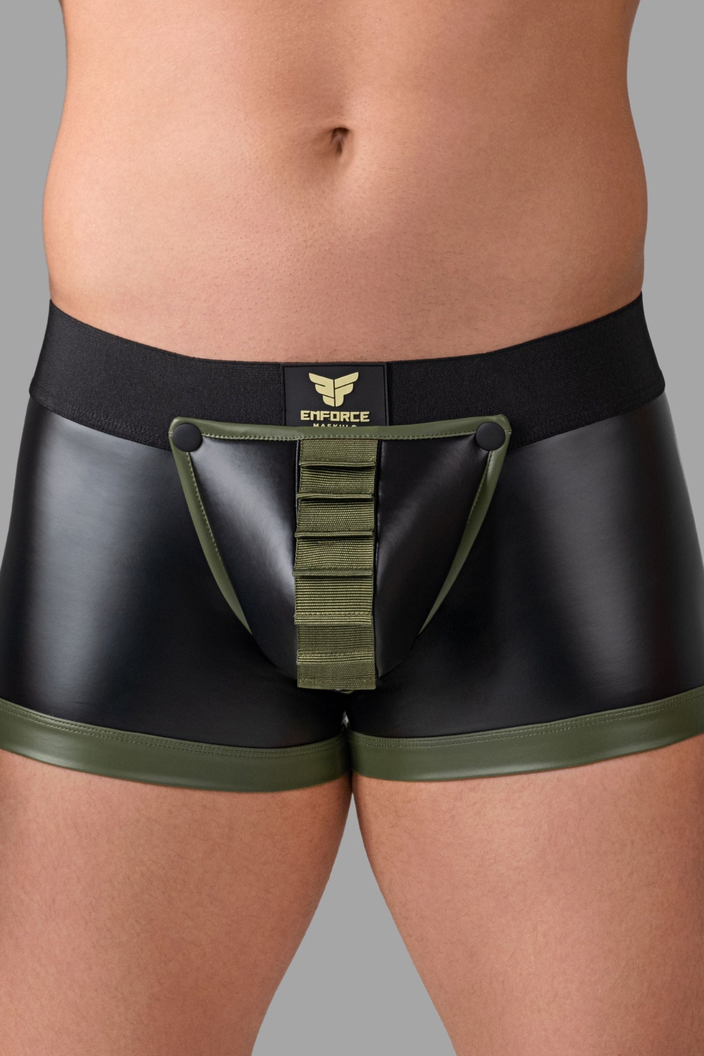 Codpiece-Shorts mit Reißverschluss hinten und Gürtel. Schwarz