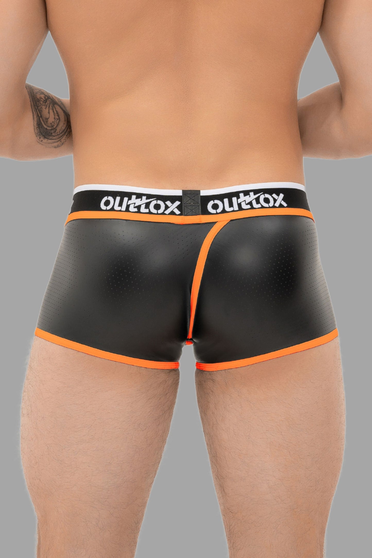 Outtox. Umwickelte Heckshorts mit Snap-Codpiece. Schwarz+Orange