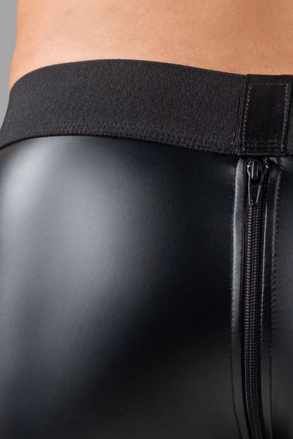 Codpiece-Shorts mit Reißverschluss hinten und Gürtel. Schwarz