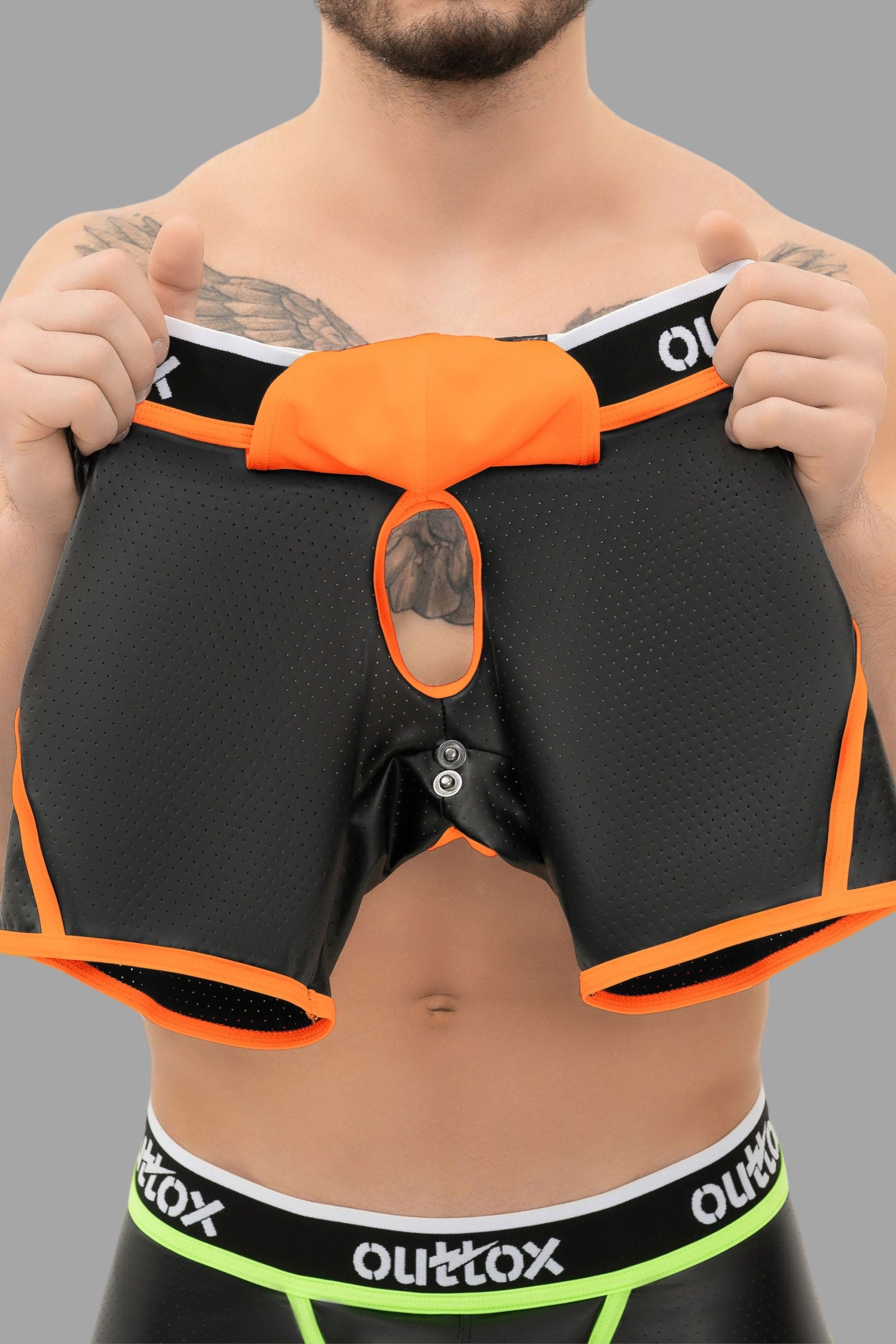 Outtox. Offene hintere Shorts mit Snap Codpiece. Schwarz+Orange