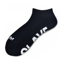 Maskulo NSC335 black ankle socks with white "SL_VE" text. Made from premium cotton, polyester, and spandex for soft, moisture-wicking comfort. Ideal for daily wear in fall/winter.