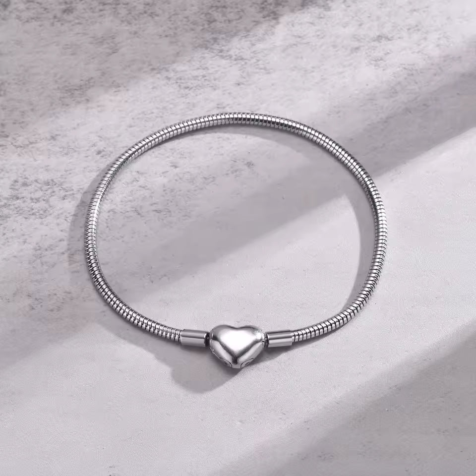 Light-Metal 3 mm Snake Bracelet. Heart Clasp