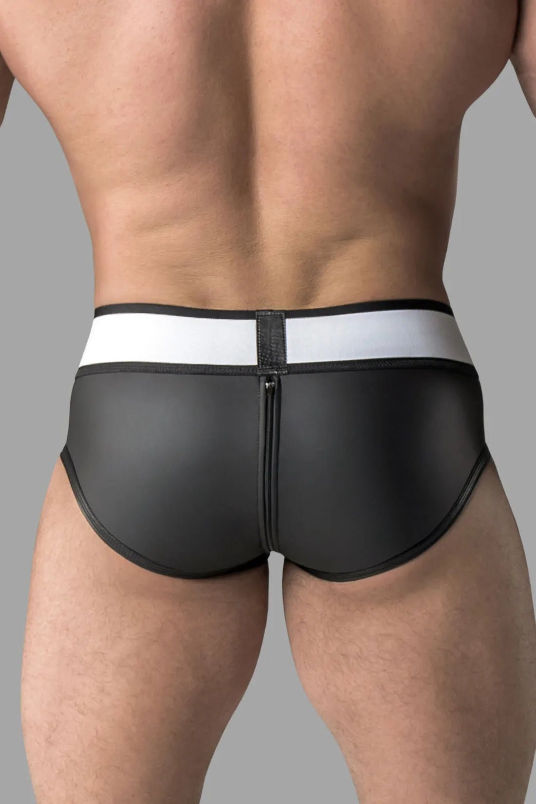 Armored. Rubber look Briefs. Detachable pouch. Zippered rear. Black - MBR109 - Y1 - www.maskulo.berlin - Local store