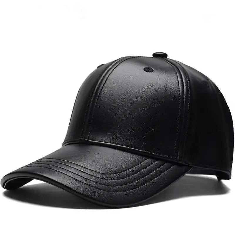 Baseball caü of PU leather in black