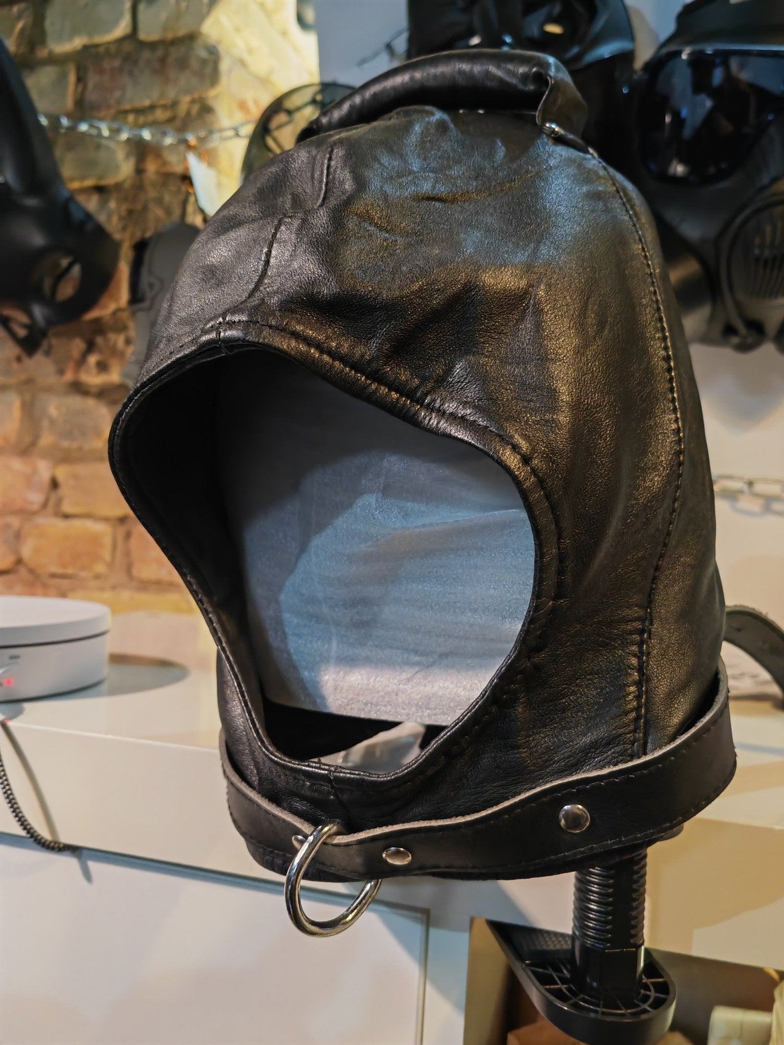 BDSM hood with handle. Genuine leather. Used - MBGS0013 - www.maskulo.berlin - Local store