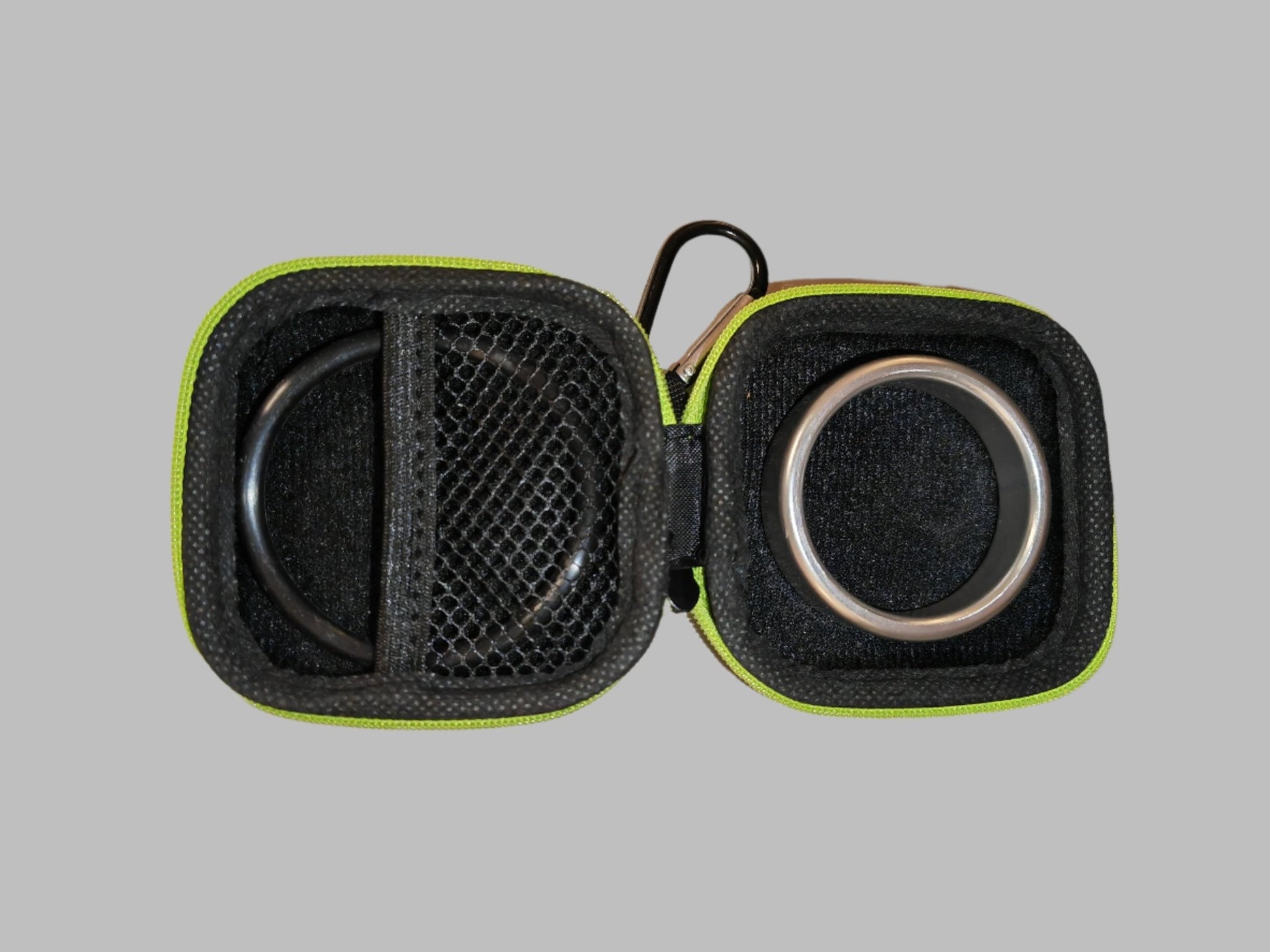 Carabiner case 7 cm. Black+Green - MGC103 - YX - www.maskulo.berlin - Local store