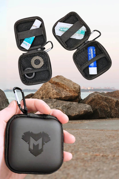 Jax Wanderlust. Mini Zip - Case with Carabiner. Black - MCS101 - YX - www.maskulo.berlin - Local store