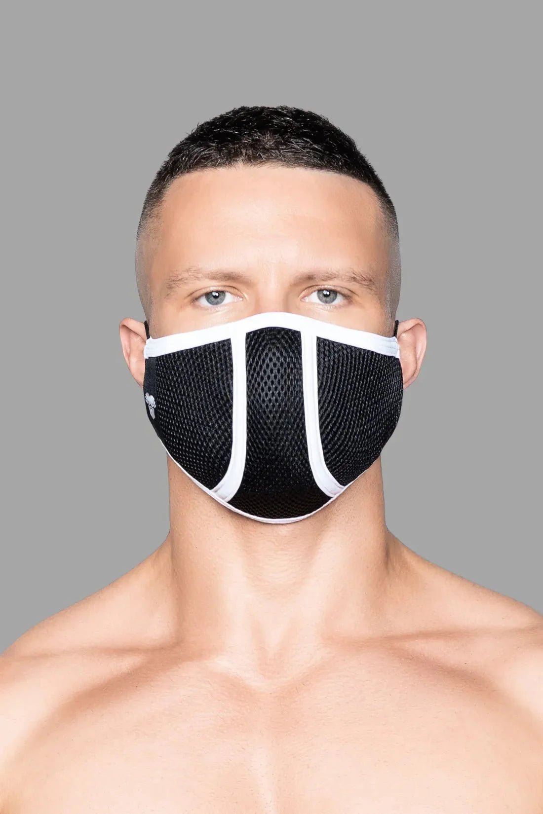 Life Mask. Black And White - MAC111-YX - www.maskulo.berlin - Local store