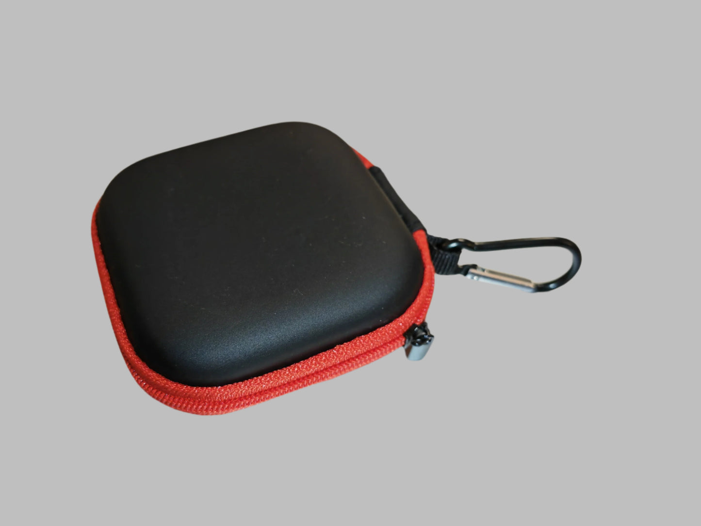 Carabiner case 7 cm. Black+Red