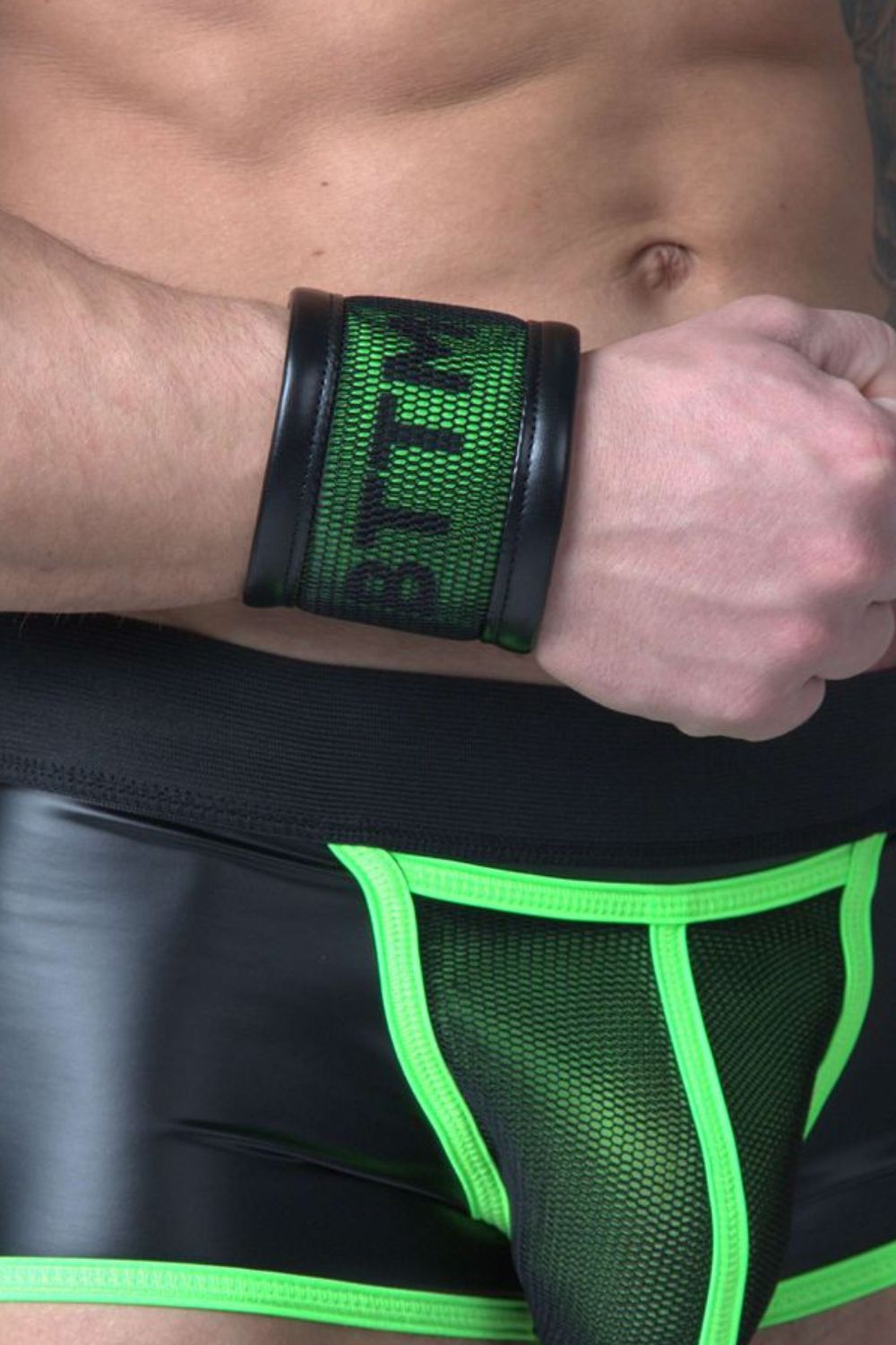 Youngero BTTM Green Neon. Role Wristband - MAC182-Y1 - www.maskulo.berlin - Local store