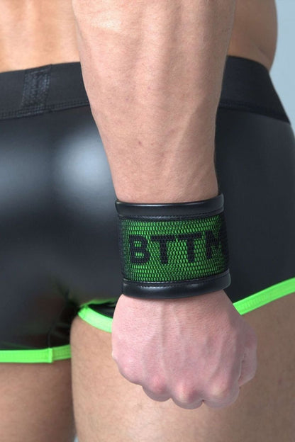 Youngero BTTM Green Neon. Role Wristband - MAC182-Y1 - www.maskulo.berlin - Local store